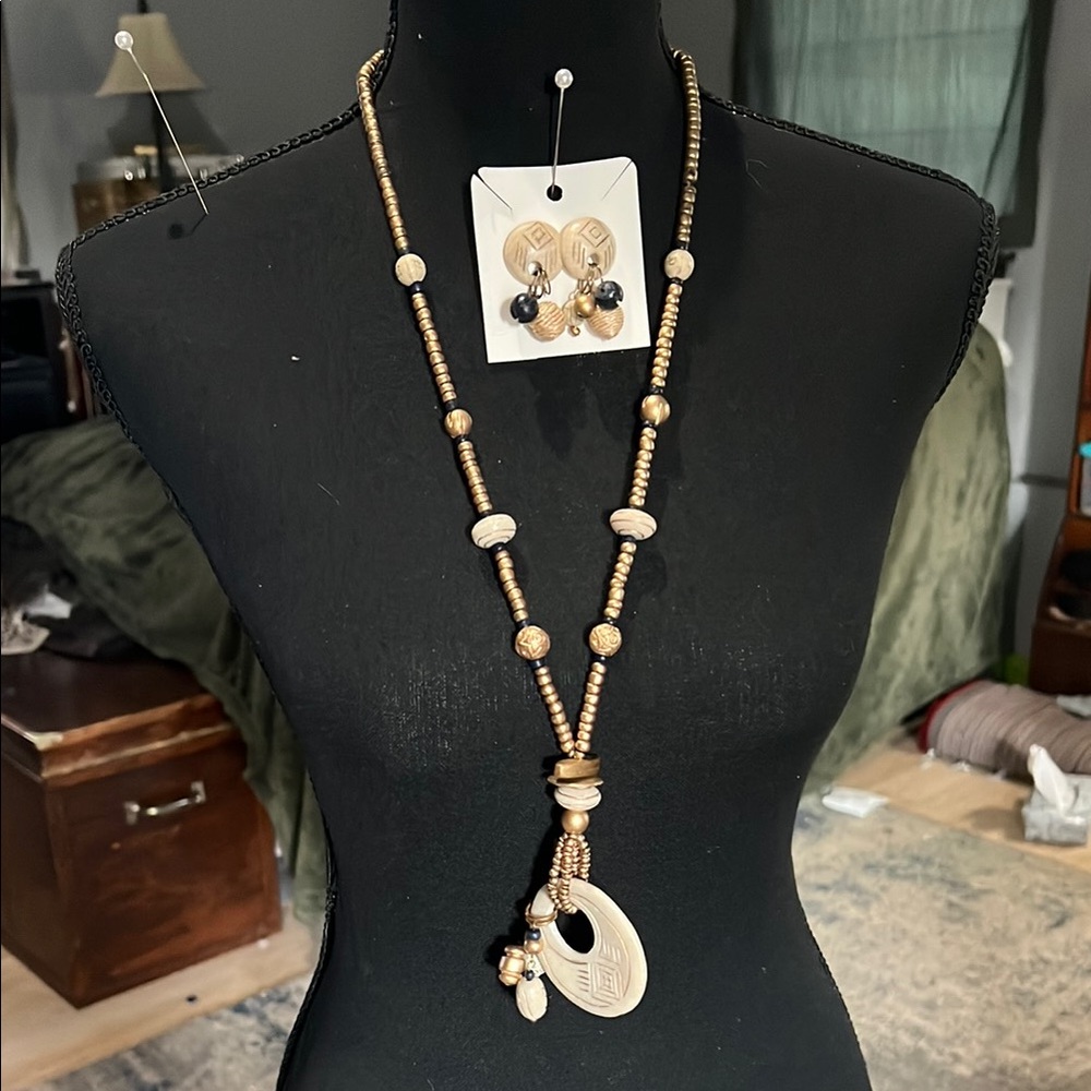 Casual Corner Gold and Cream Necklace Modern Minimalist Design
